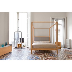 dormitorio con Cama con dosel Breda madera de roble de Punt Mobles