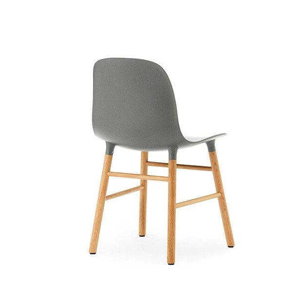 respaldo silla Form en roble color gris de Normann copenhagen.