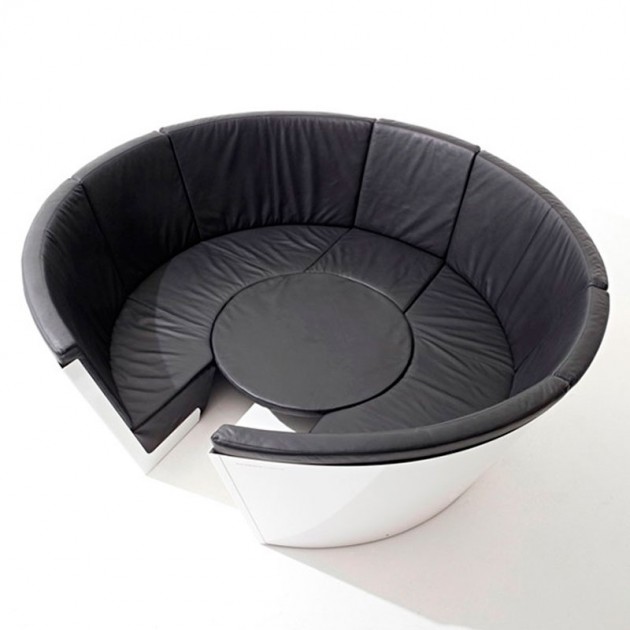 Mesa Kosmos low sillones bajos de cuero natural de color negro y mesa ajustable de Extremis disponible en Moisés Showroom
