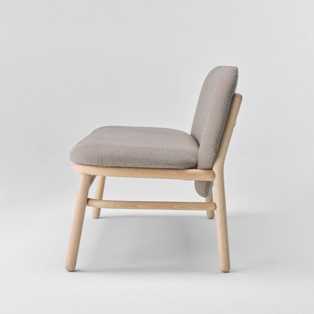 Perfil sillón doble Lana madera respaldo bajo de Ondarreta en Moises Showroom