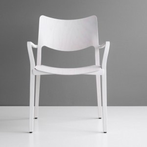 silla Laclasica con brazos Stua fresno lacado blanco