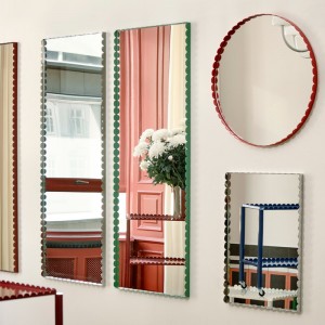 Imagen ambientada colección espejos Arcs de HAY