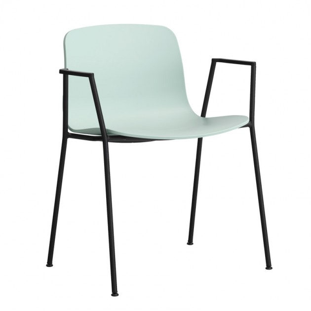 About A Chair AAC18 color dusty mint con pata negra de HAY