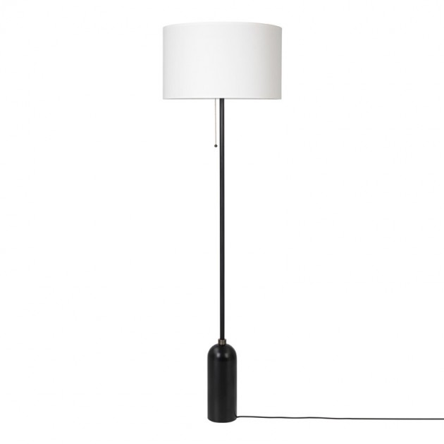 Lámpara de pie Gravity Floor Lamp blackened steel con pantalla blanca de Gubi en Moises Showroom