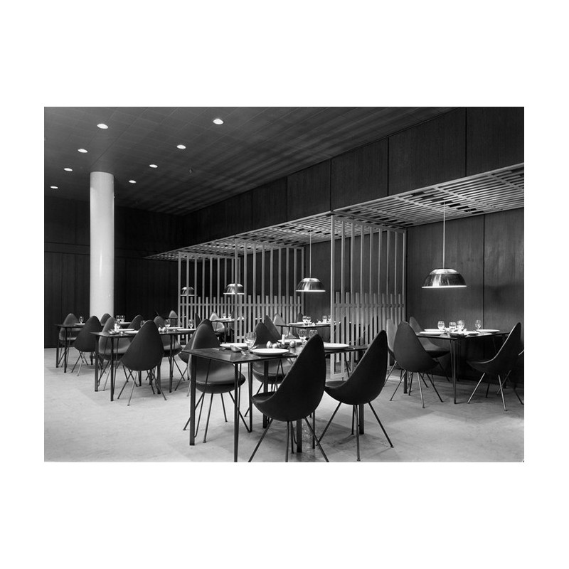 Taburete Alto Dot de Arne Jacobsen para Fritz Hansen - Moises Showroom
